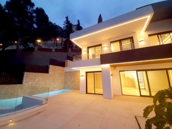 Duplex apartment on the first line of Poniente beach
