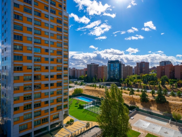 ESPECTACULAR VIVIENDA CON VISTAS PANORÁMICAS EN VIRGEN DEL CORTIJO – MANOTERAS, MADRID
