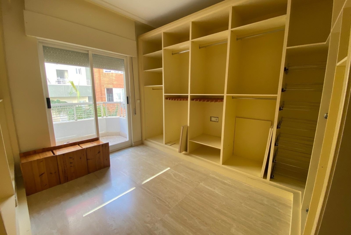 WITH SEA VIEWS apartment 4 bedrooms, 2 bathrooms, 2 terraces, and garage