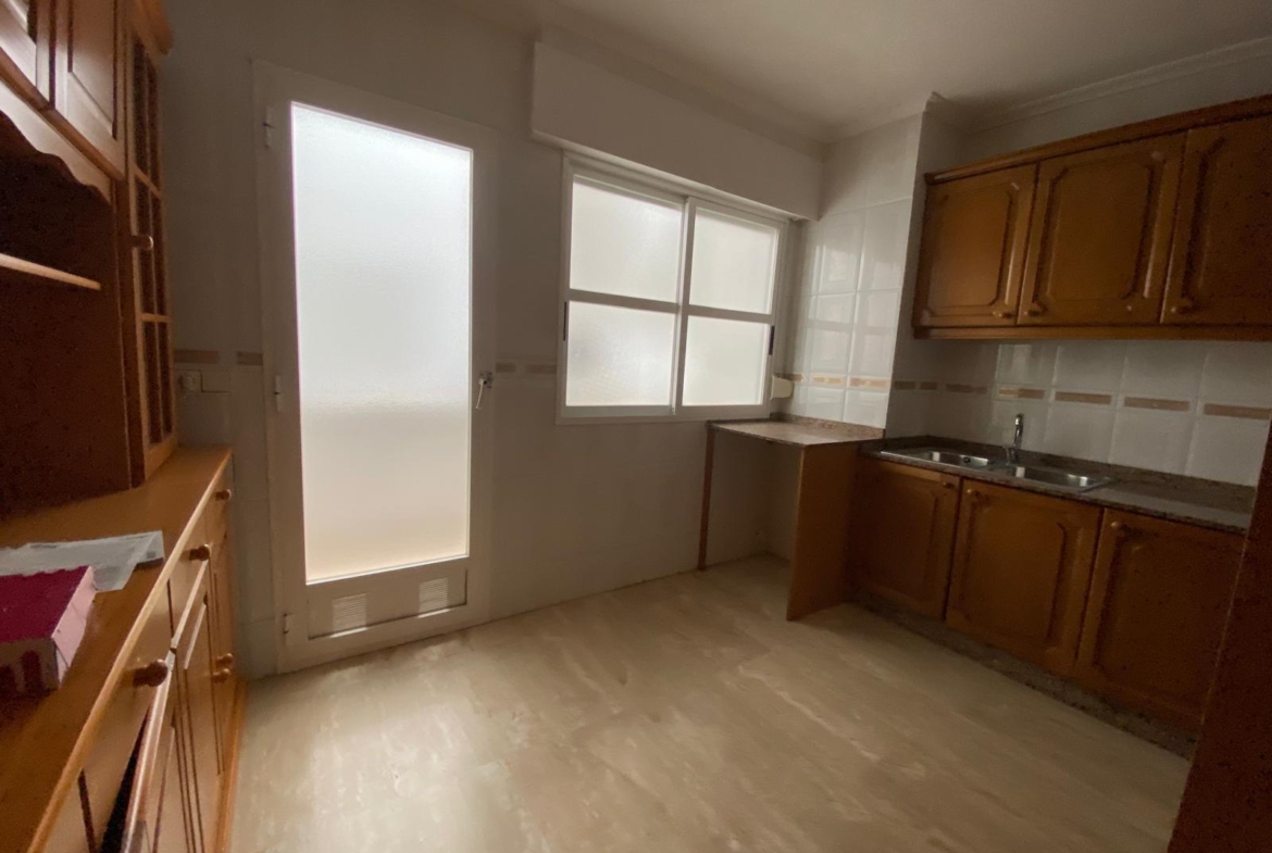 WITH SEA VIEWS apartment 4 bedrooms, 2 bathrooms, 2 terraces, and garage