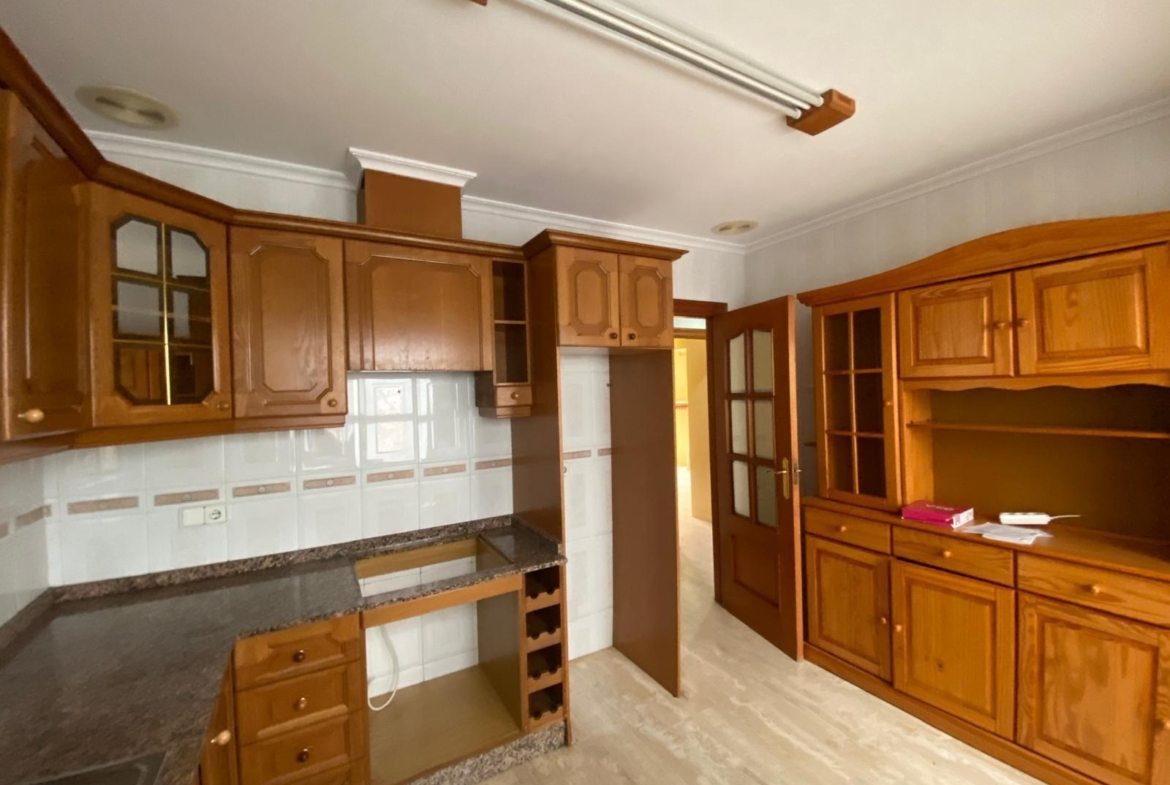 WITH SEA VIEWS apartment 4 bedrooms, 2 bathrooms, 2 terraces, and garage