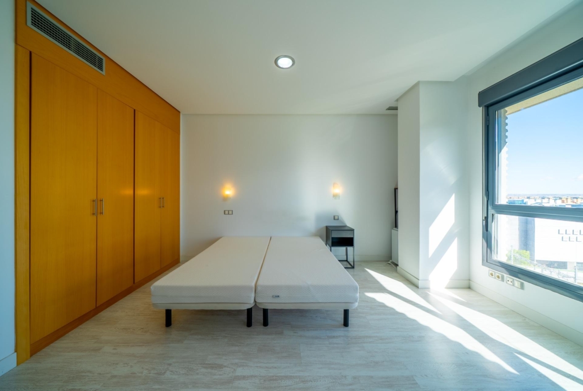 ESPECTACULAR VIVIENDA CON VISTAS PANORÁMICAS EN VIRGEN DEL CORTIJO – MANOTERAS, MADRID