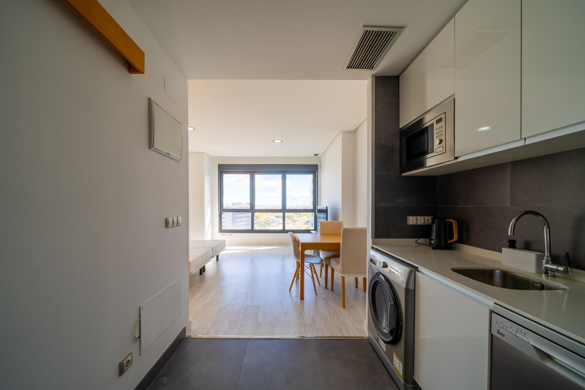 ESPECTACULAR VIVIENDA CON VISTAS PANORÁMICAS EN VIRGEN DEL CORTIJO – MANOTERAS, MADRID