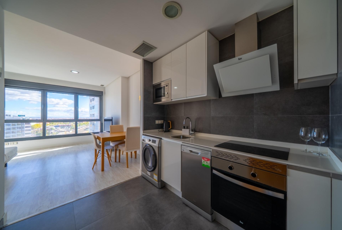 ESPECTACULAR VIVIENDA CON VISTAS PANORÁMICAS EN VIRGEN DEL CORTIJO – MANOTERAS, MADRID