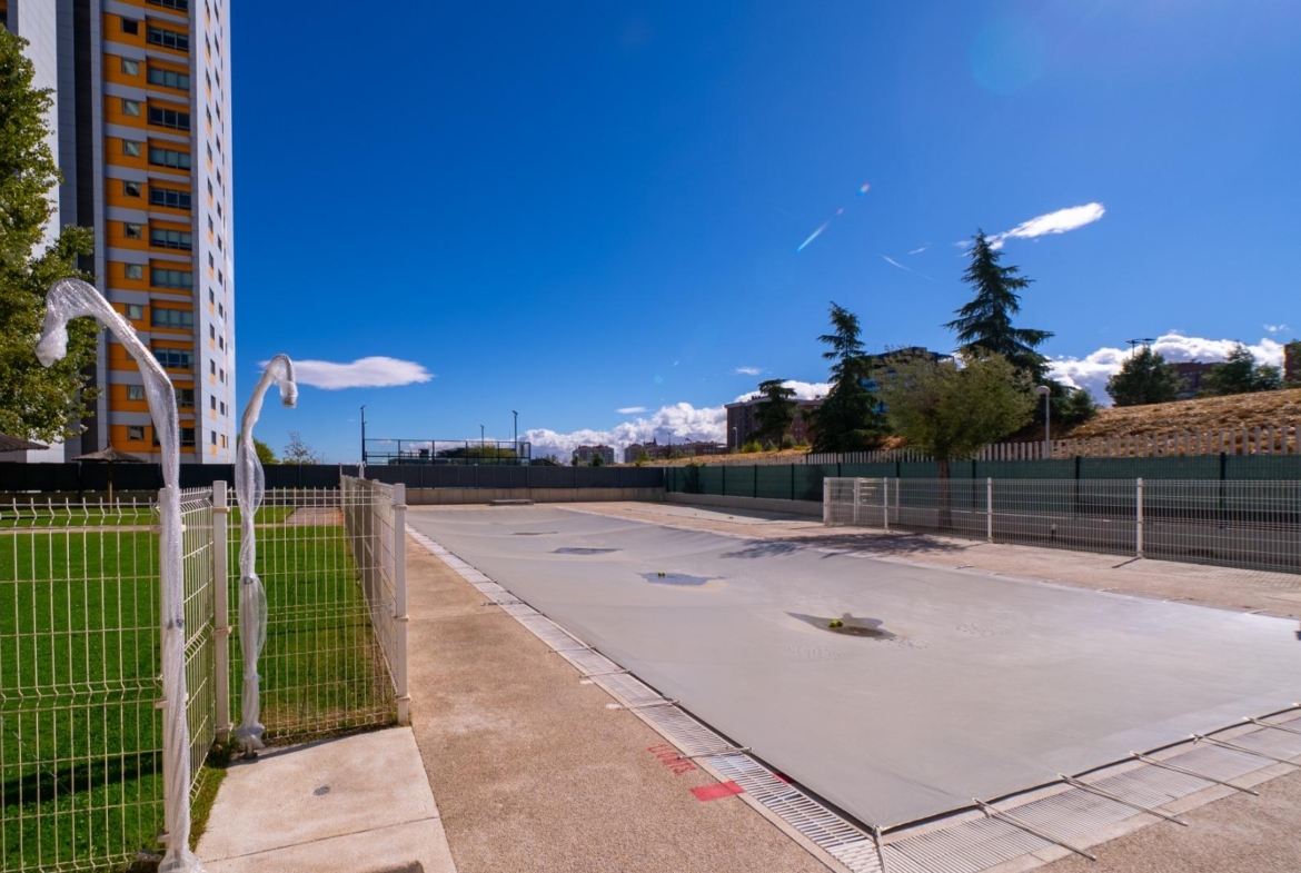 ESPECTACULAR VIVIENDA CON VISTAS PANORÁMICAS EN VIRGEN DEL CORTIJO – MANOTERAS, MADRID