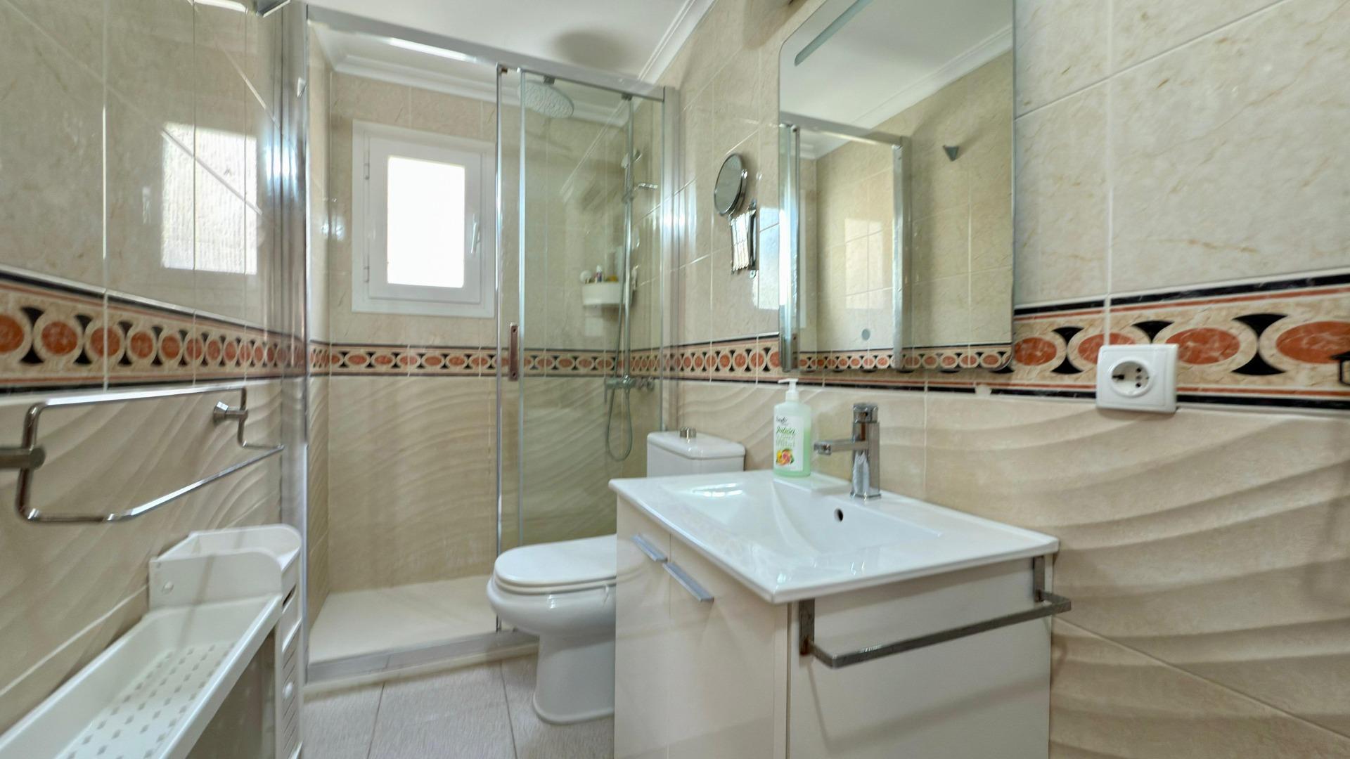 GREAT OPTION – well-maintained apartment in Alicante