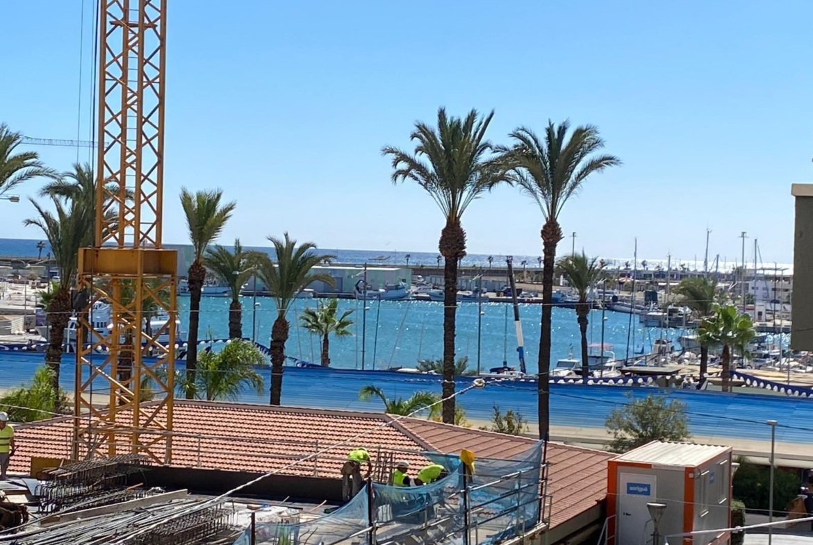 WITH SEA VIEWS apartment 4 bedrooms, 2 bathrooms, 2 terraces, and garage