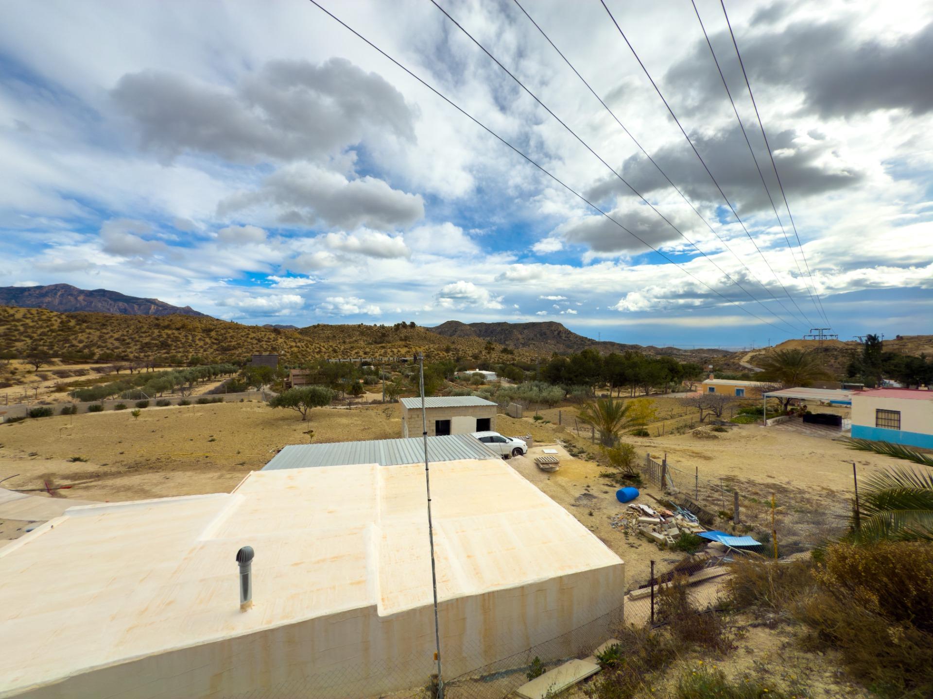 Spacious recently renovated villa with 3,600 m2 of plot and private pool