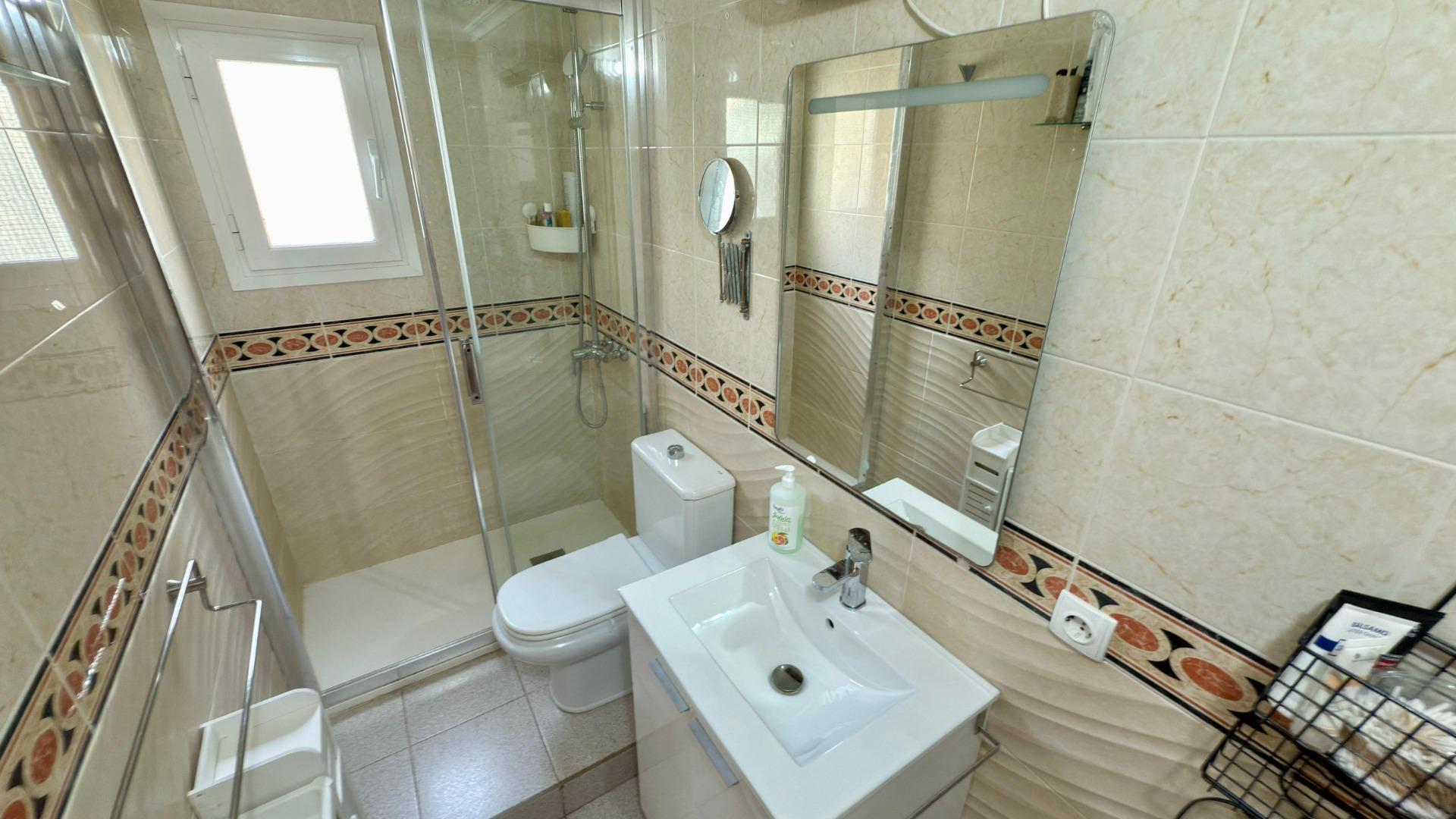 GREAT OPTION – well-maintained apartment in Alicante