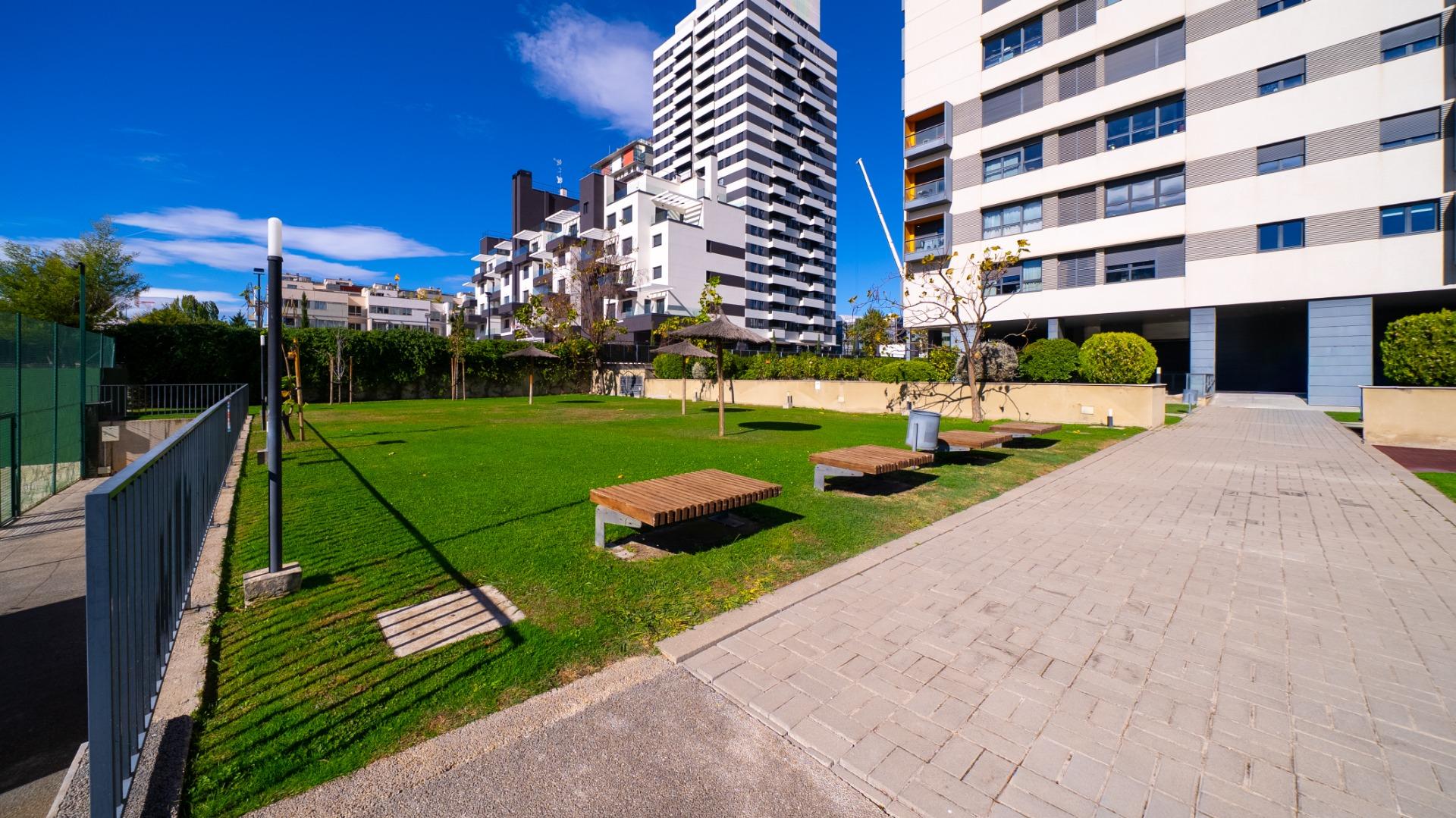 ESPECTACULAR VIVIENDA CON VISTAS PANORÁMICAS EN VIRGEN DEL CORTIJO – MANOTERAS, MADRID