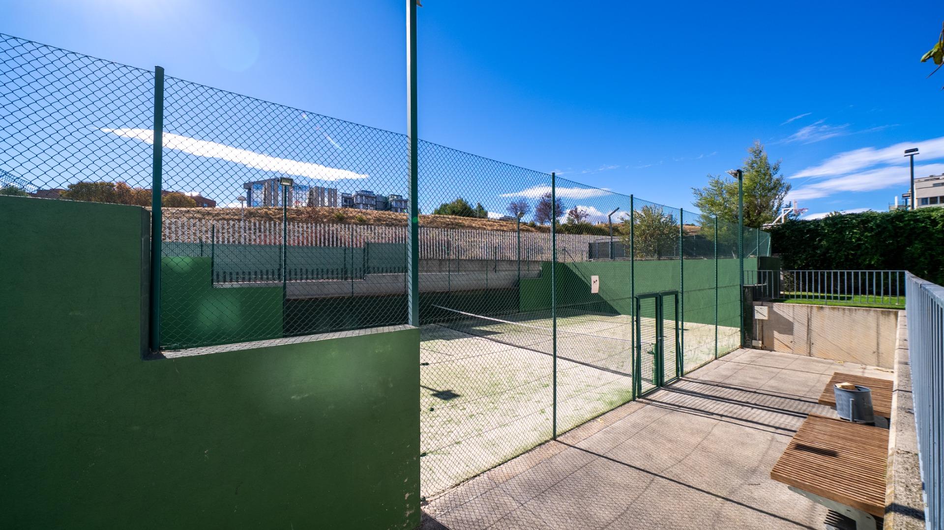 ESPECTACULAR VIVIENDA CON VISTAS PANORÁMICAS EN VIRGEN DEL CORTIJO – MANOTERAS, MADRID