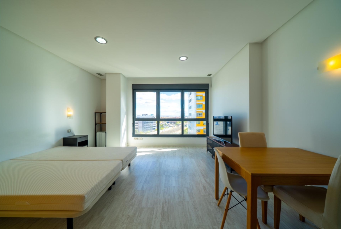 ESPECTACULAR VIVIENDA CON VISTAS PANORÁMICAS EN VIRGEN DEL CORTIJO – MANOTERAS, MADRID