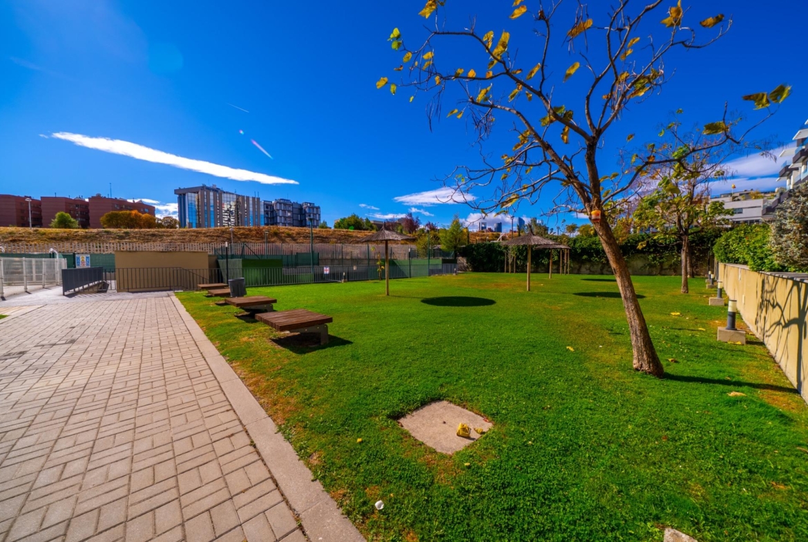 ESPECTACULAR VIVIENDA CON VISTAS PANORÁMICAS EN VIRGEN DEL CORTIJO – MANOTERAS, MADRID