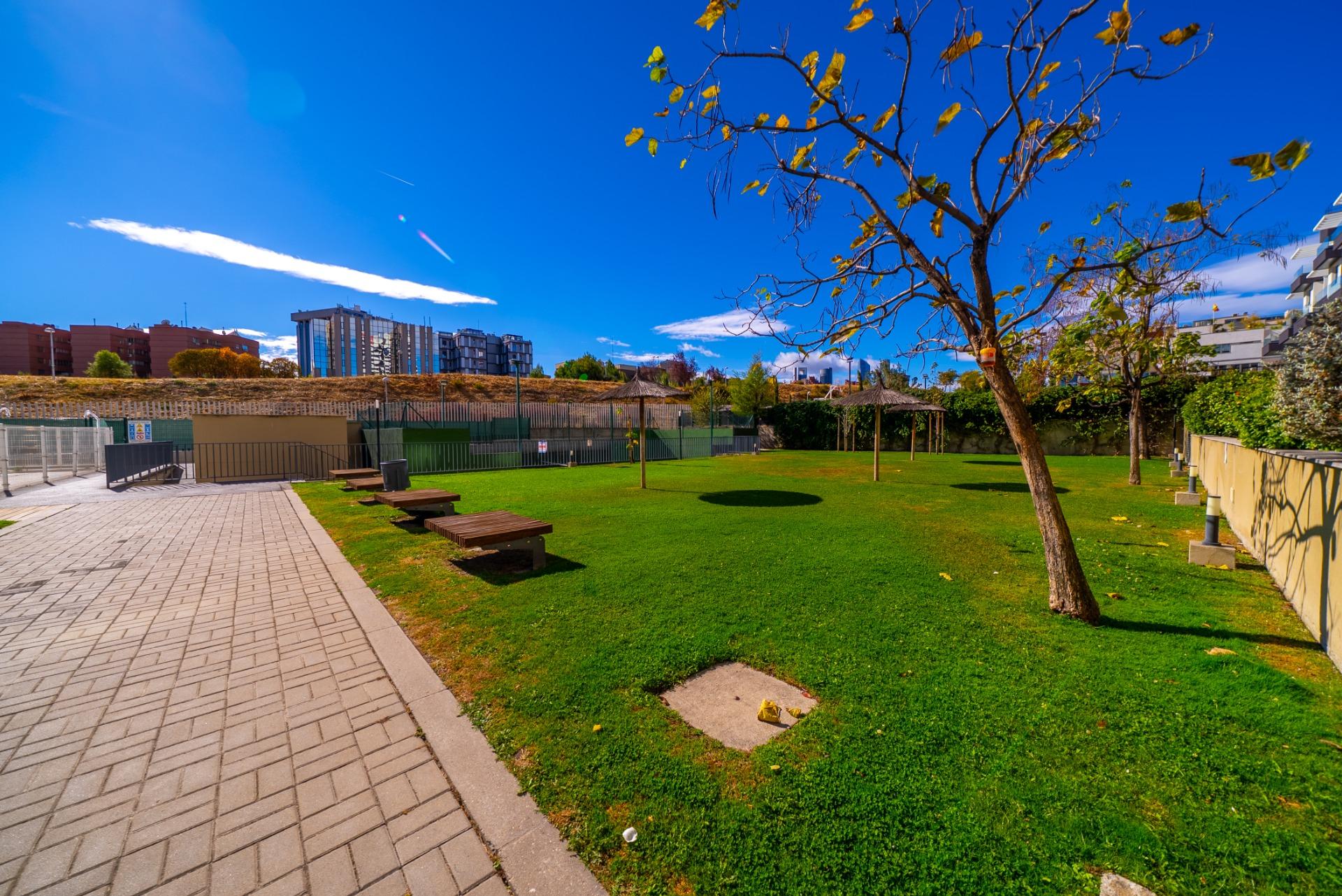 ESPECTACULAR VIVIENDA CON VISTAS PANORÁMICAS EN VIRGEN DEL CORTIJO – MANOTERAS, MADRID