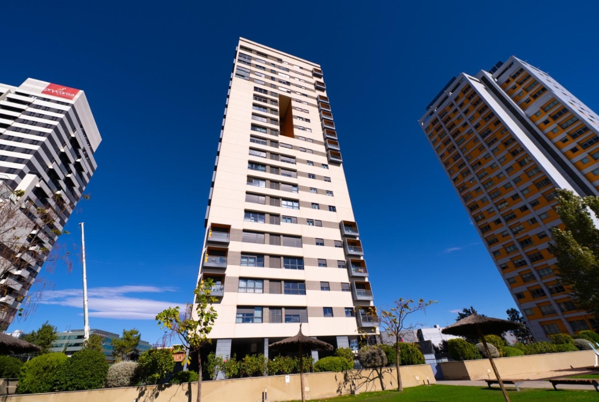ESPECTACULAR VIVIENDA CON VISTAS PANORÁMICAS EN VIRGEN DEL CORTIJO – MANOTERAS, MADRID