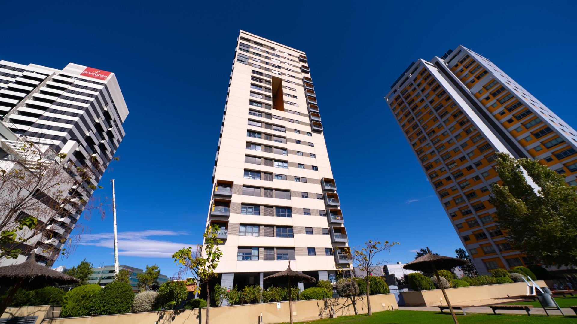 ESPECTACULAR VIVIENDA CON VISTAS PANORÁMICAS EN VIRGEN DEL CORTIJO – MANOTERAS, MADRID