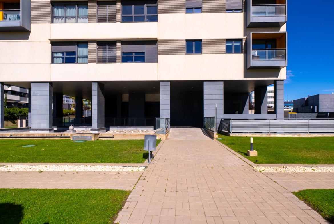 ESPECTACULAR VIVIENDA CON VISTAS PANORÁMICAS EN VIRGEN DEL CORTIJO – MANOTERAS, MADRID
