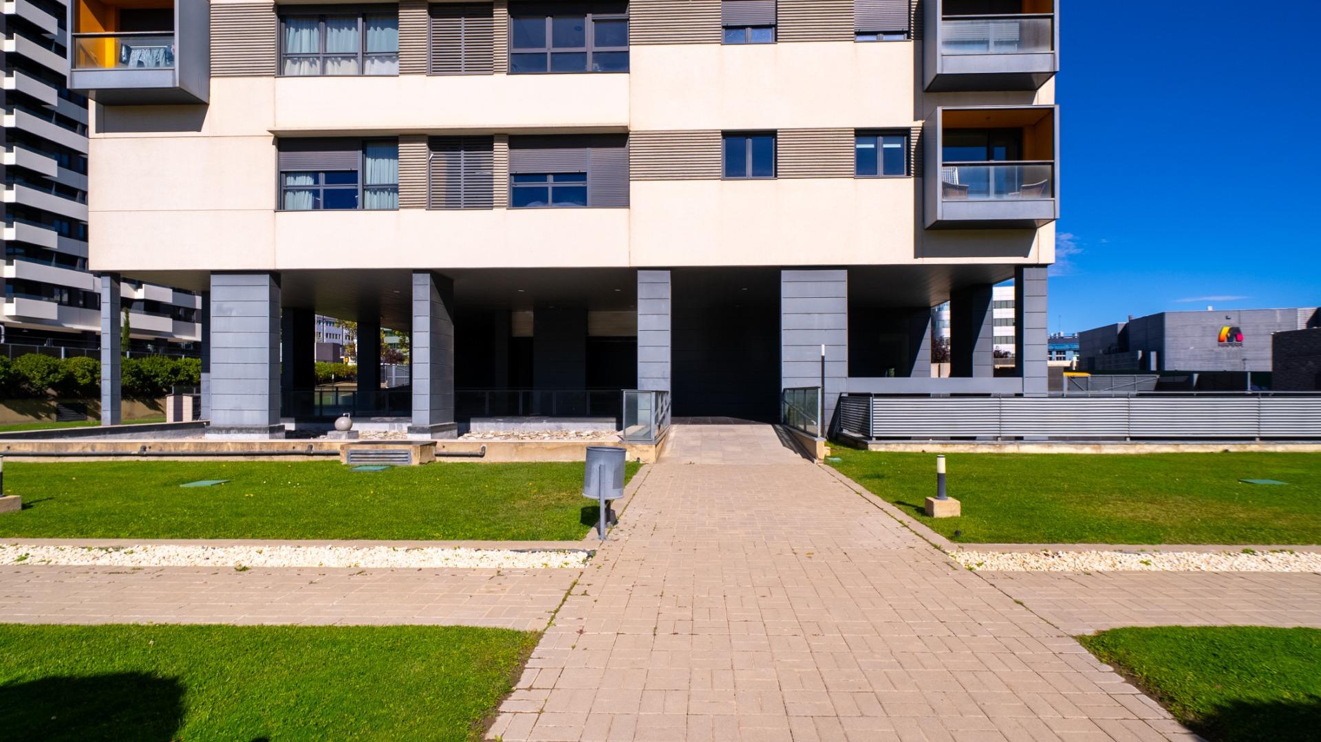 ESPECTACULAR VIVIENDA CON VISTAS PANORÁMICAS EN VIRGEN DEL CORTIJO – MANOTERAS, MADRID