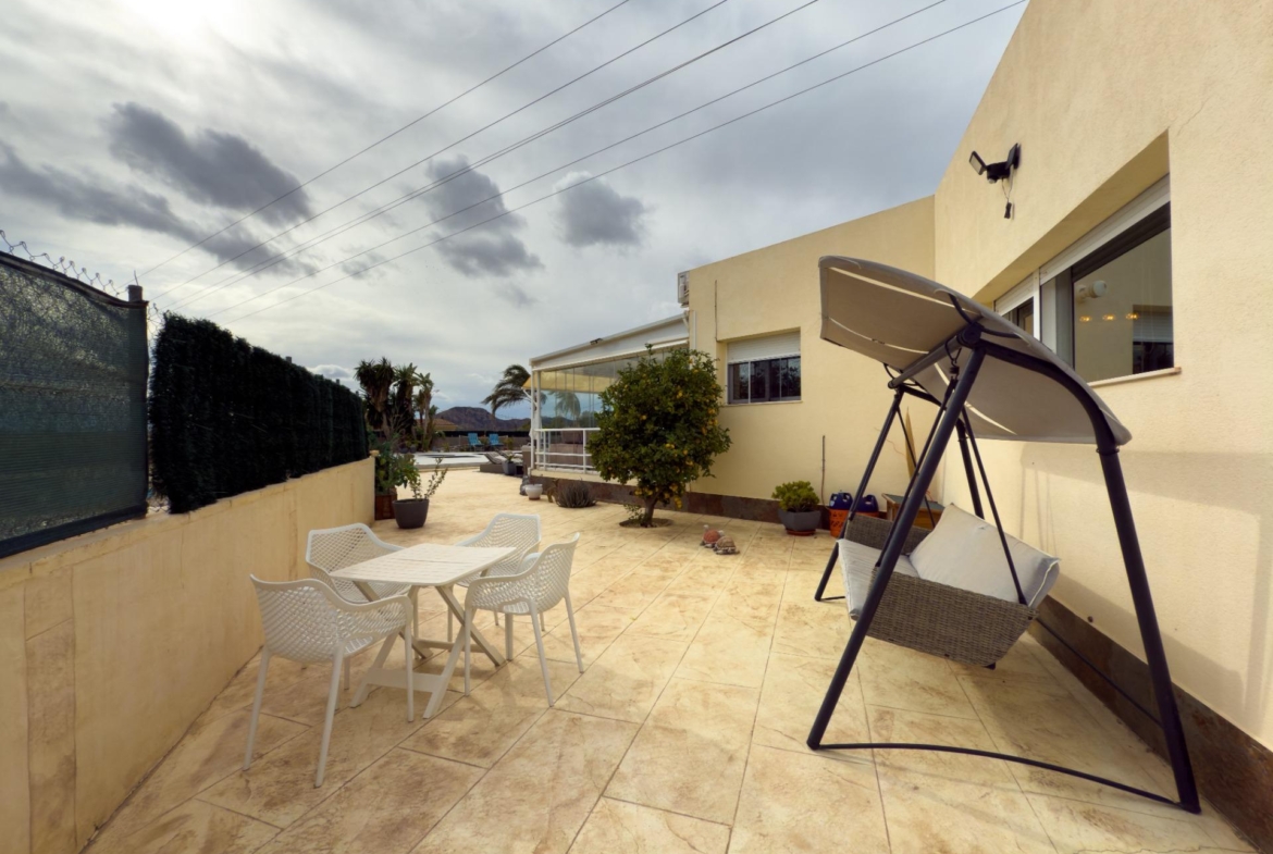 Spacious recently renovated villa with 3,600 m2 of plot and private pool