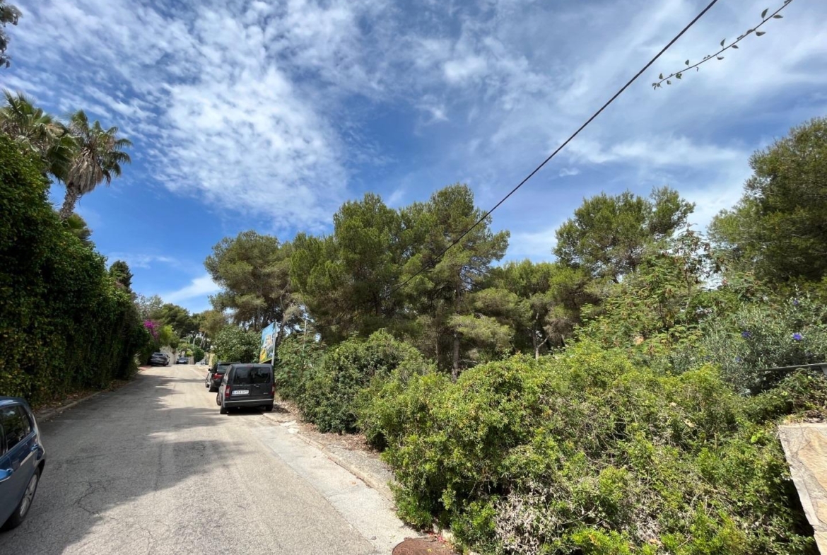 Magnificent plot with sea views in Javea