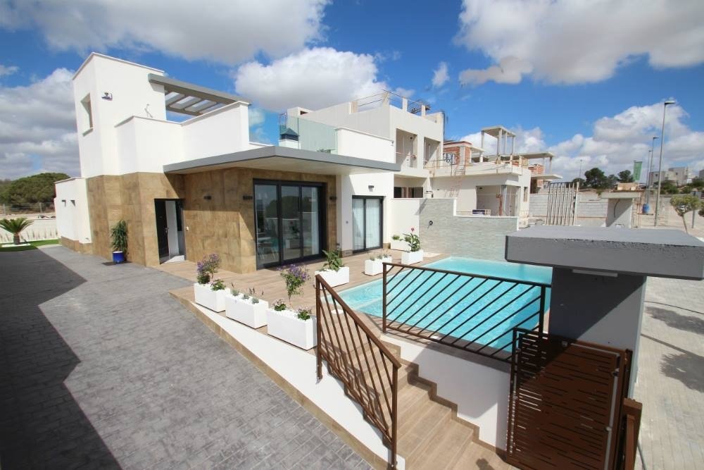 NIEUWE BUILT VILLA IN PLAYA HONDA