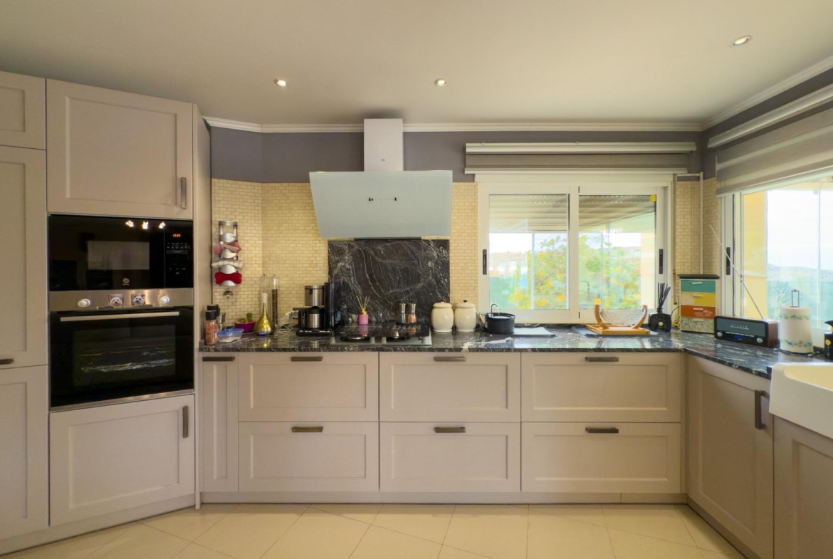 Spacious recently renovated villa with 3,600 m2 of plot and private pool