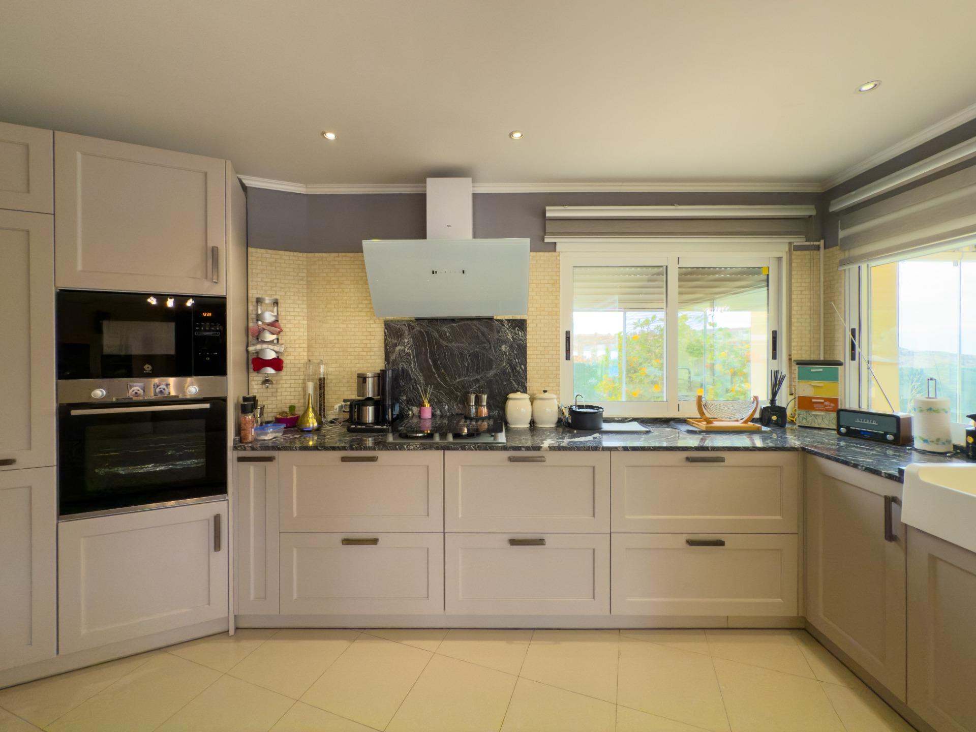 Spacious recently renovated villa with 3,600 m2 of plot and private pool