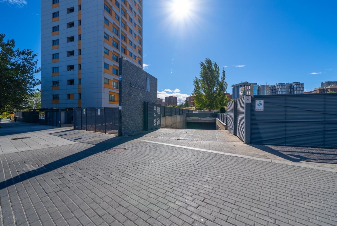 ESPECTACULAR VIVIENDA CON VISTAS PANORÁMICAS EN VIRGEN DEL CORTIJO – MANOTERAS, MADRID