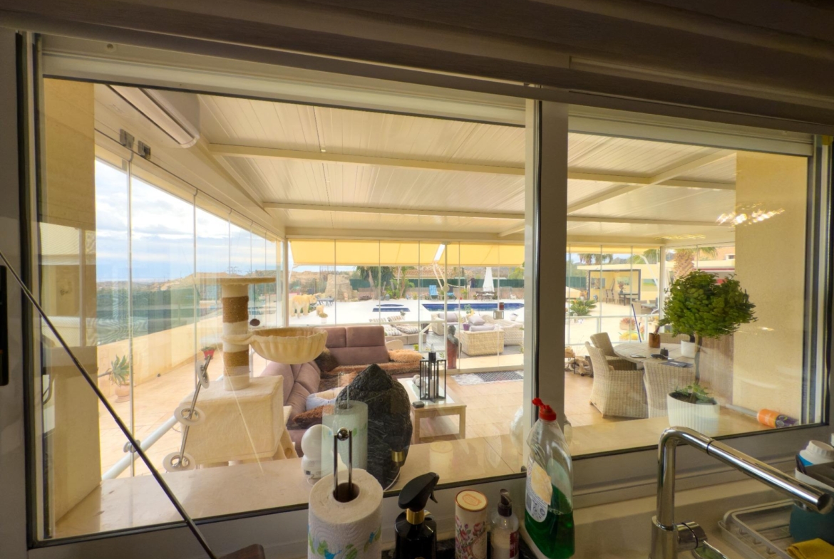 Spacious recently renovated villa with 3,600 m2 of plot and private pool