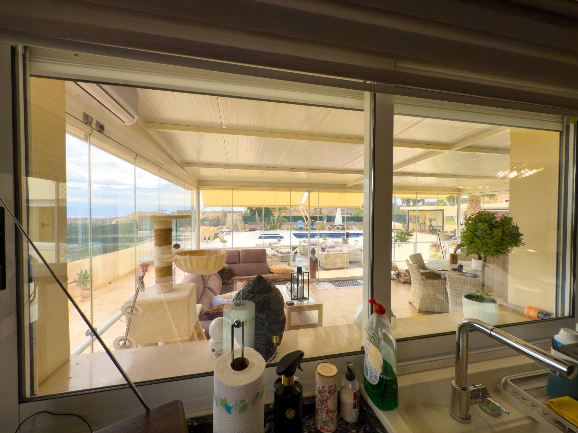Spacious recently renovated villa with 3,600 m2 of plot and private pool