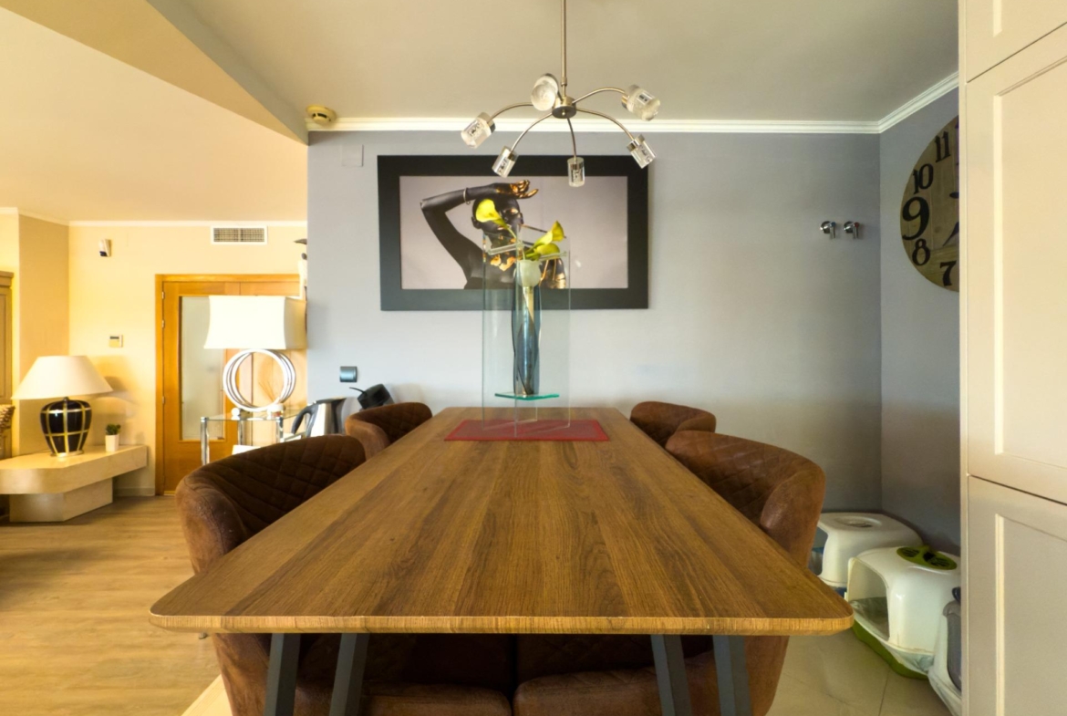 Spacious recently renovated villa with 3,600 m2 of plot and private pool