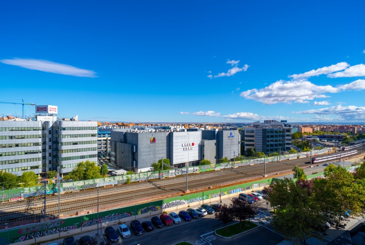 ESPECTACULAR VIVIENDA CON VISTAS PANORÁMICAS EN VIRGEN DEL CORTIJO – MANOTERAS, MADRID