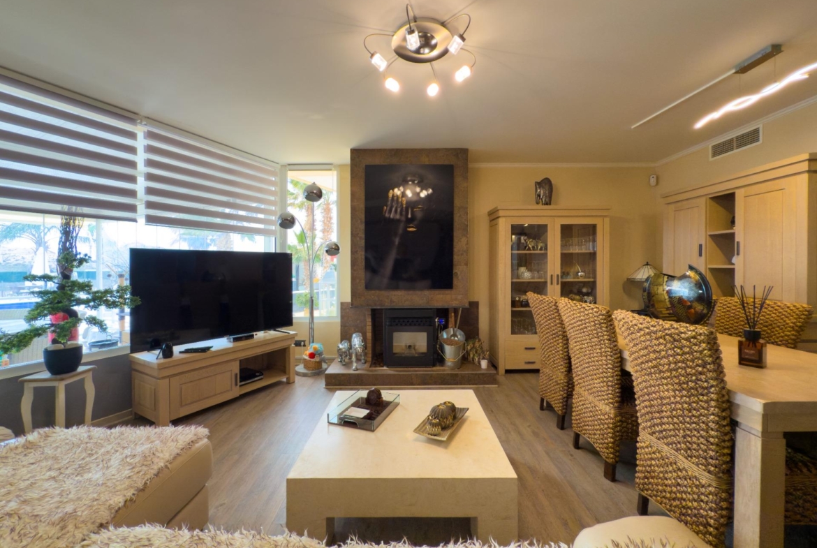 Spacious recently renovated villa with 3,600 m2 of plot and private pool