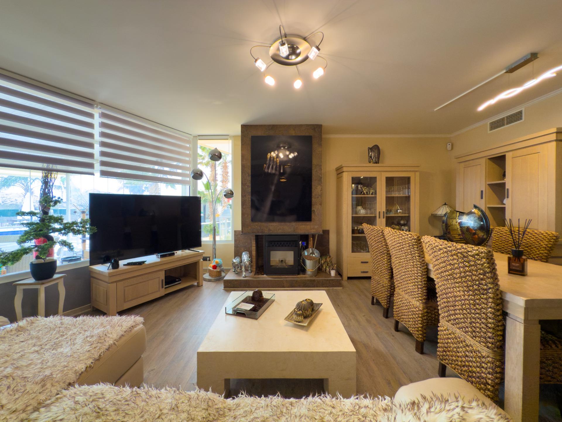 Spacious recently renovated villa with 3,600 m2 of plot and private pool