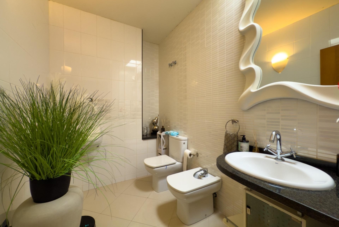 Spacious recently renovated villa with 3,600 m2 of plot and private pool