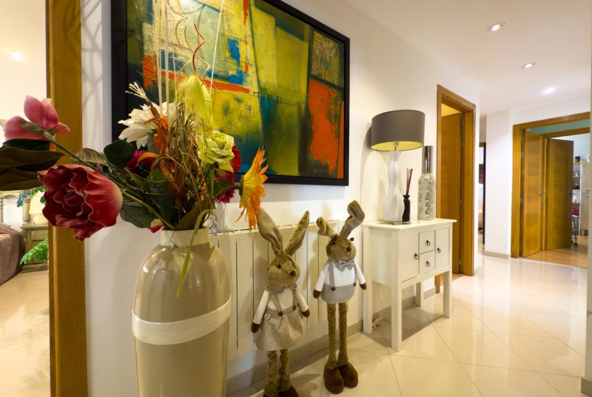 Spacious recently renovated villa with 3,600 m2 of plot and private pool
