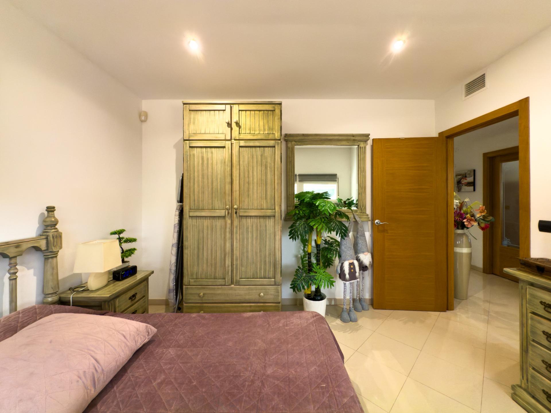 Spacious recently renovated villa with 3,600 m2 of plot and private pool