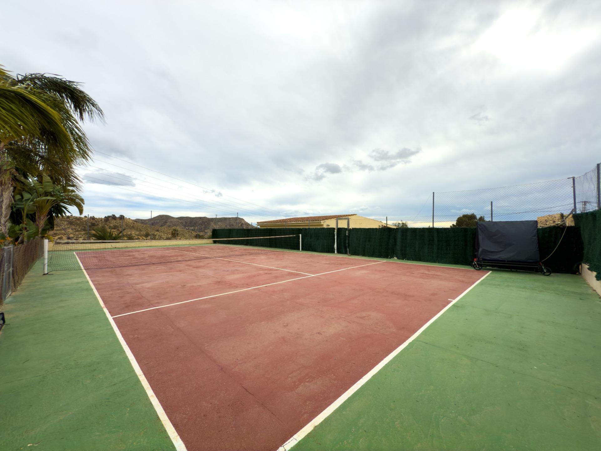 Spacious recently renovated villa with 3,600 m2 of plot and private pool