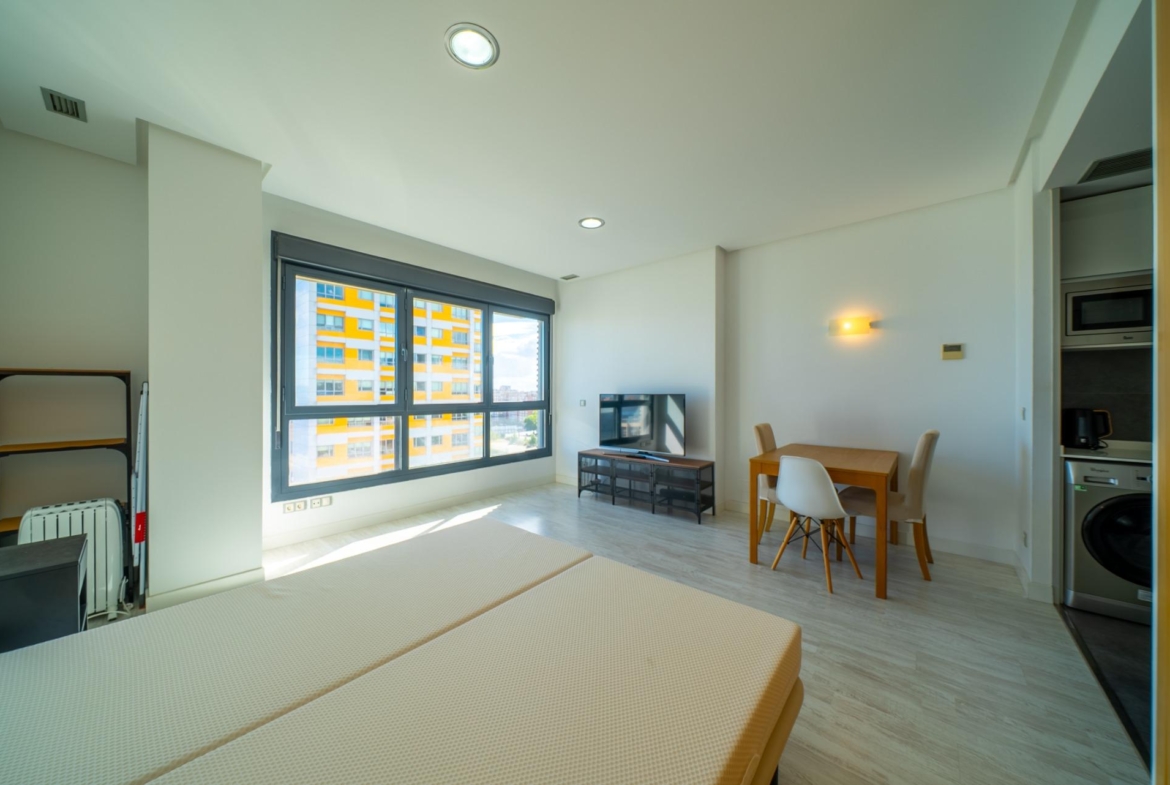 ESPECTACULAR VIVIENDA CON VISTAS PANORÁMICAS EN VIRGEN DEL CORTIJO – MANOTERAS, MADRID