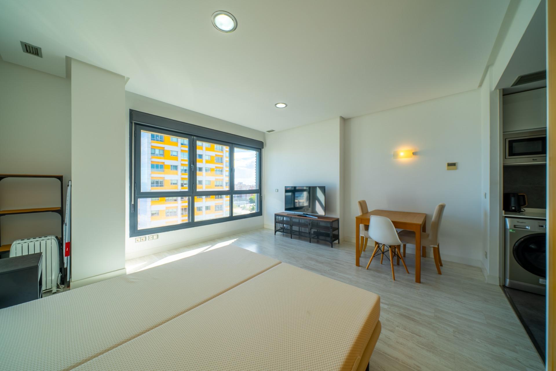 ESPECTACULAR VIVIENDA CON VISTAS PANORÁMICAS EN VIRGEN DEL CORTIJO – MANOTERAS, MADRID