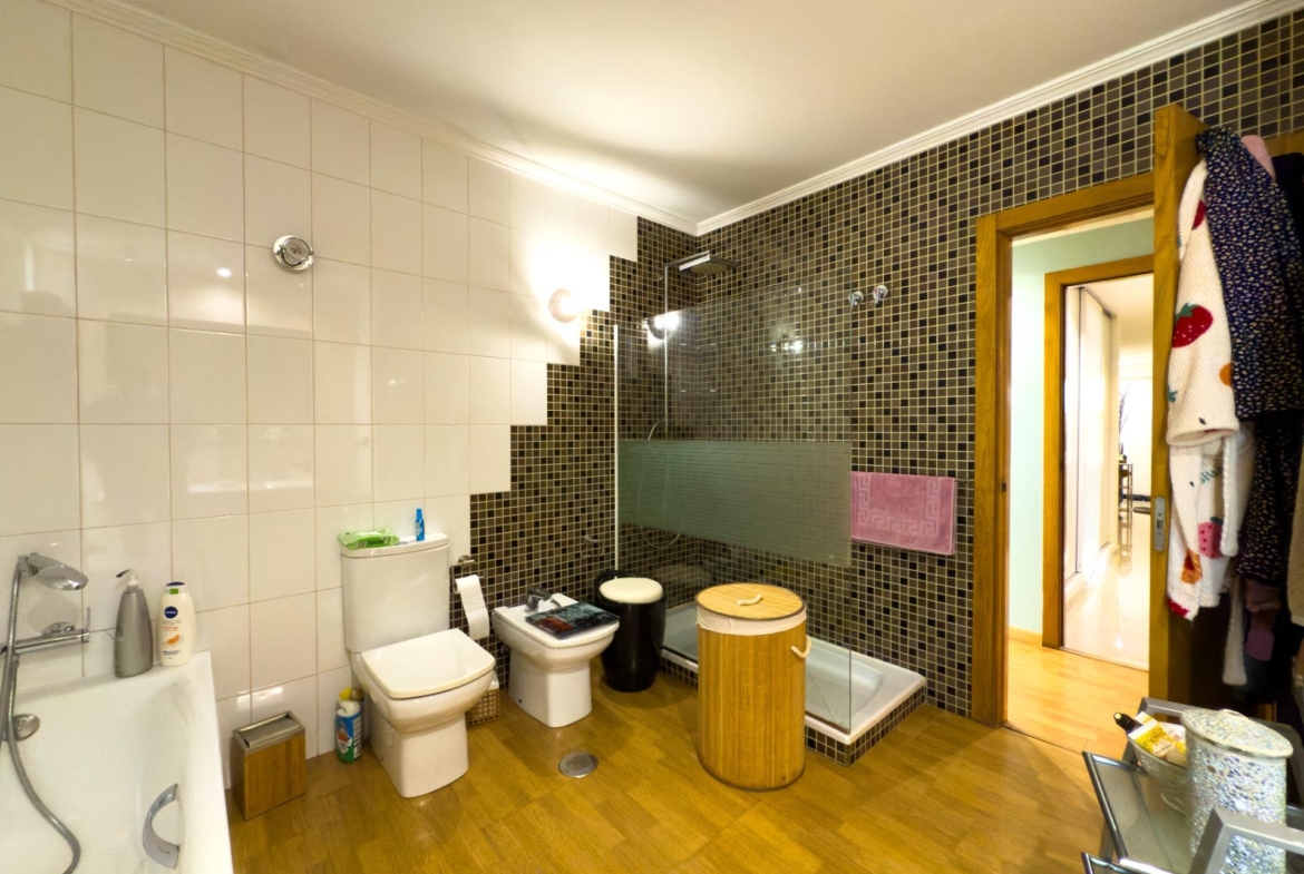 Spacious recently renovated villa with 3,600 m2 of plot and private pool