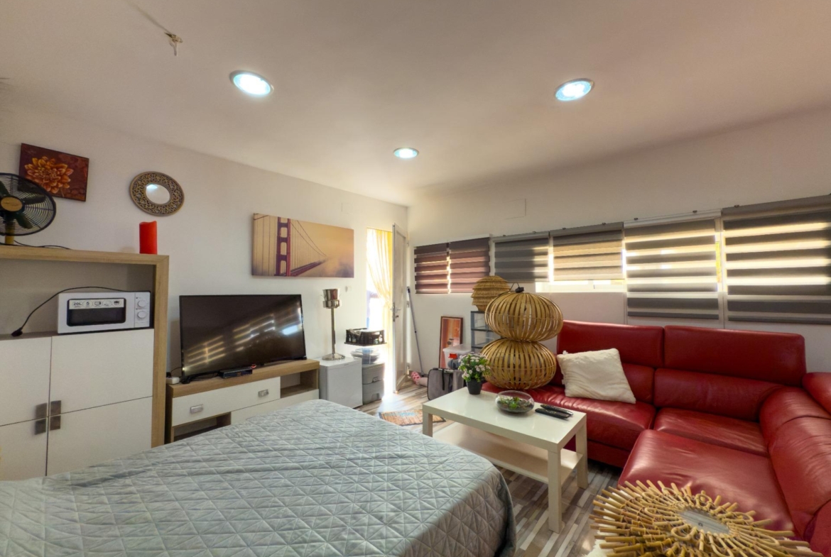 Spacious recently renovated villa with 3,600 m2 of plot and private pool