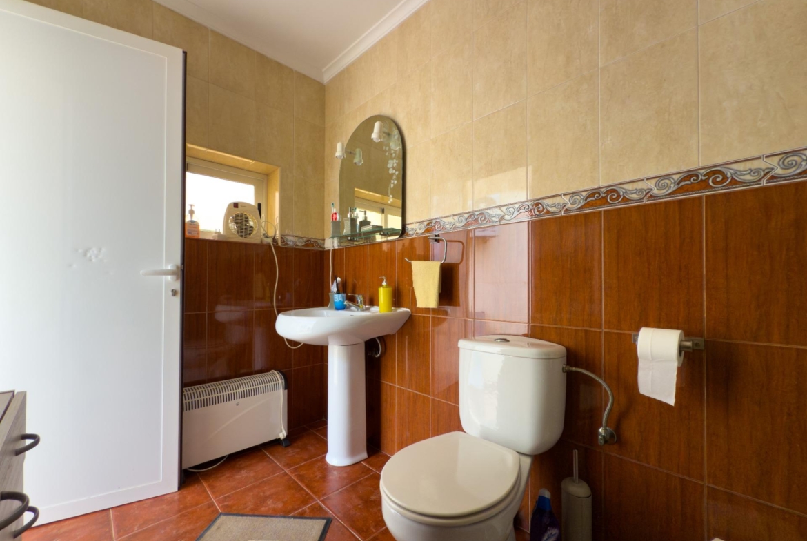 Spacious recently renovated villa with 3,600 m2 of plot and private pool
