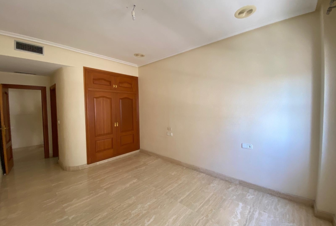 WITH SEA VIEWS apartment 4 bedrooms, 2 bathrooms, 2 terraces, and garage