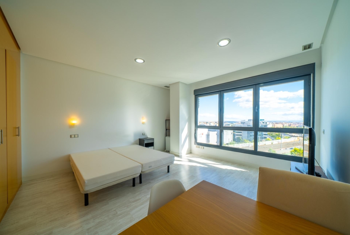 ESPECTACULAR VIVIENDA CON VISTAS PANORÁMICAS EN VIRGEN DEL CORTIJO – MANOTERAS, MADRID