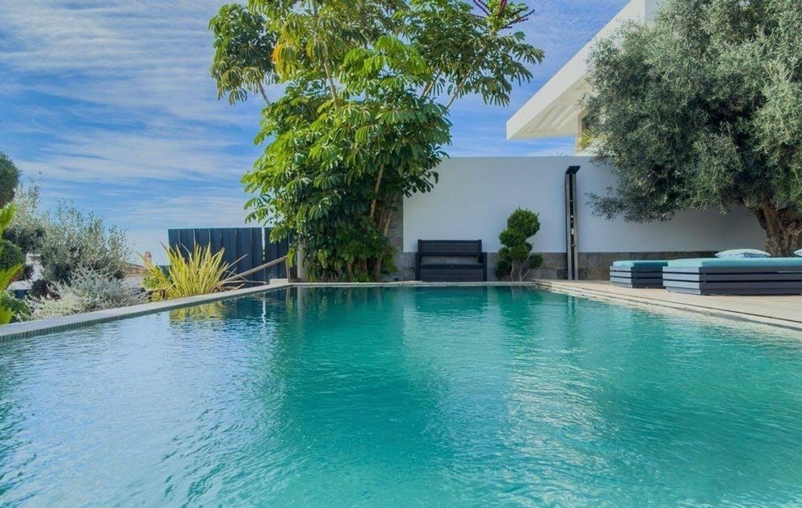 Exquisite villa with private pool and panoramic views in Sierra Cortina