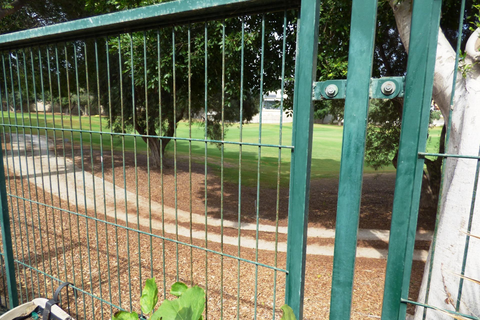 Exclusivo Adosado en Primera Línea de Golf de la Playa de San Juan con vistas espectaculares