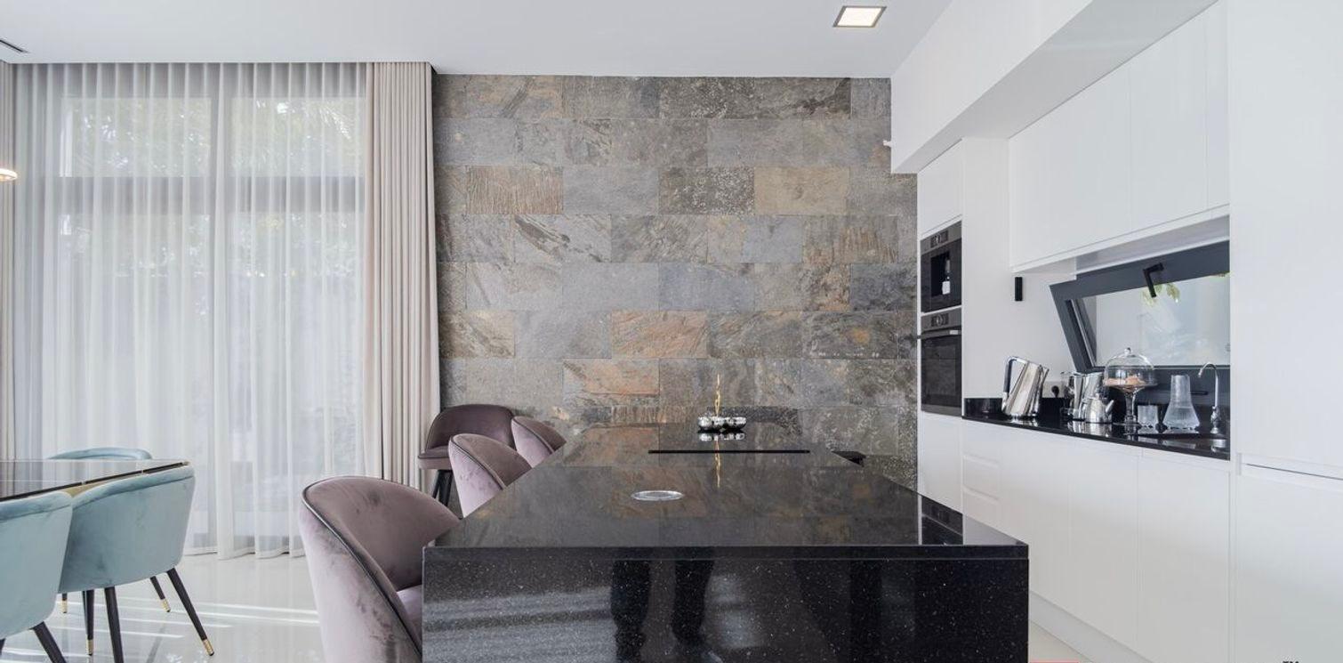 Exquisite villa with private pool and panoramic views in Sierra Cortina