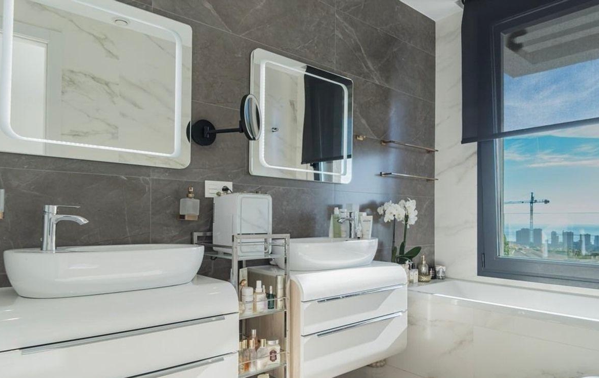 Exquisite villa with private pool and panoramic views in Sierra Cortina