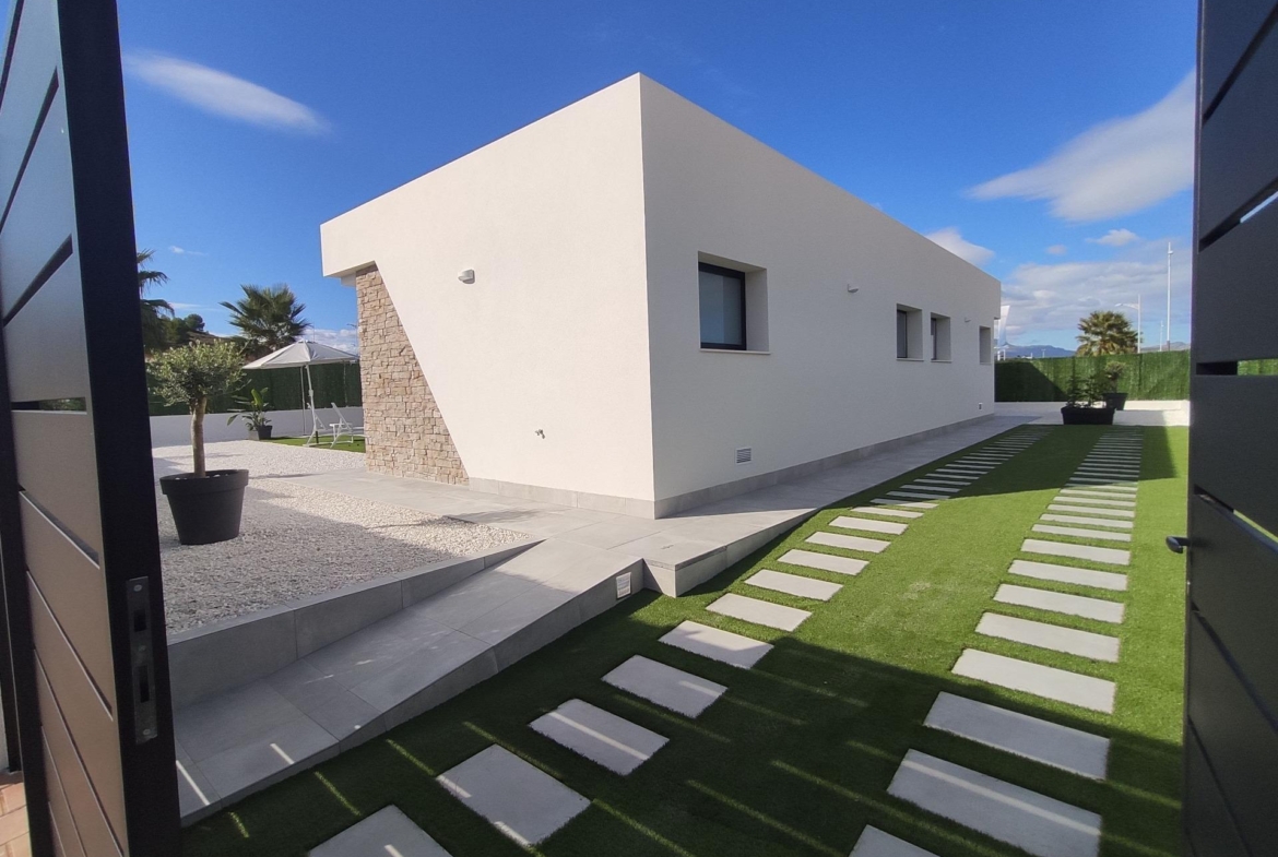 INDEPENDENT VILLAS WITH PRIVATE POOL IN CALASPARRA